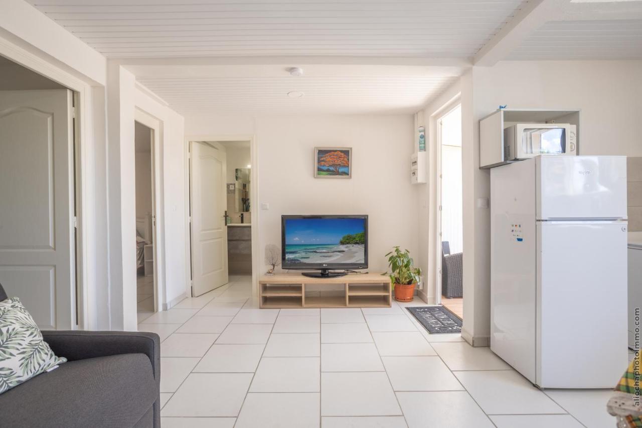 Alpinia - Appt Avec Piscine Partagee Apartment Saint-Pierre ภายนอก รูปภาพ