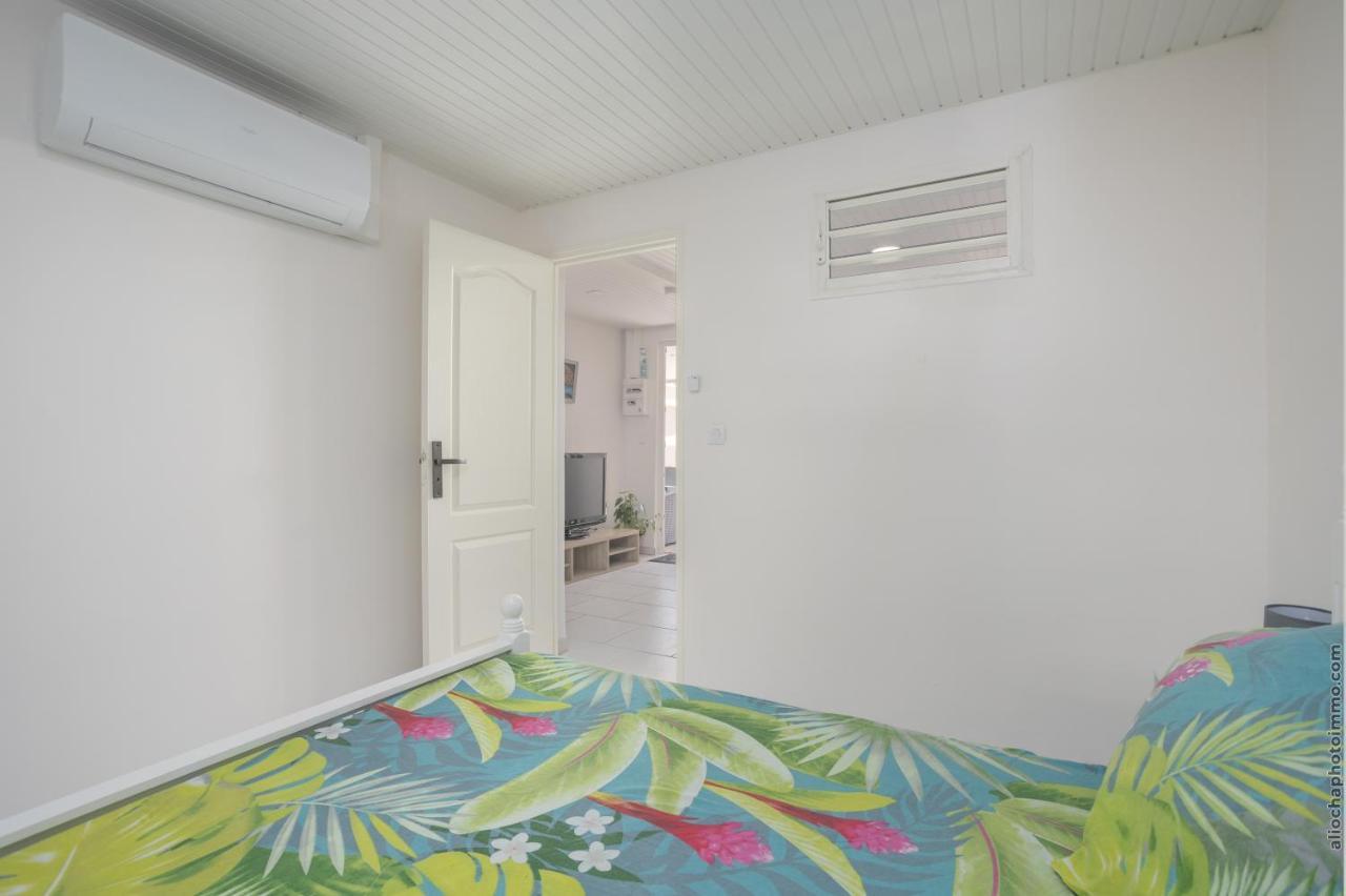 Alpinia - Appt Avec Piscine Partagee Apartment Saint-Pierre ภายนอก รูปภาพ
