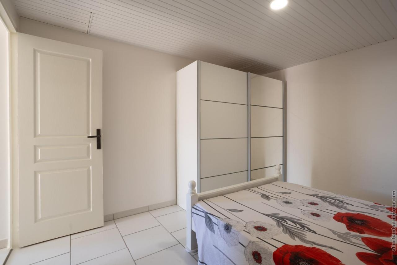 Alpinia - Appt Avec Piscine Partagee Apartment Saint-Pierre ภายนอก รูปภาพ