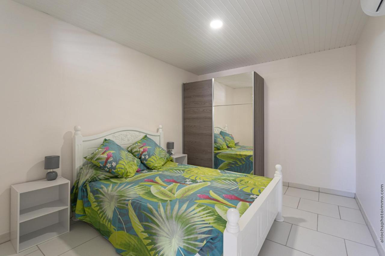 Alpinia - Appt Avec Piscine Partagee Apartment Saint-Pierre ภายนอก รูปภาพ